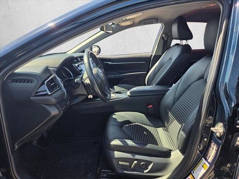 Used 2019 Toyota Camry SE FWD image 9