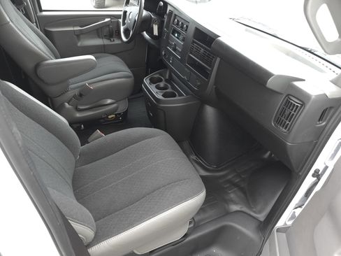 Used 2024 Chevrolet Express 2500 w/ Driver Convenience Package image 33