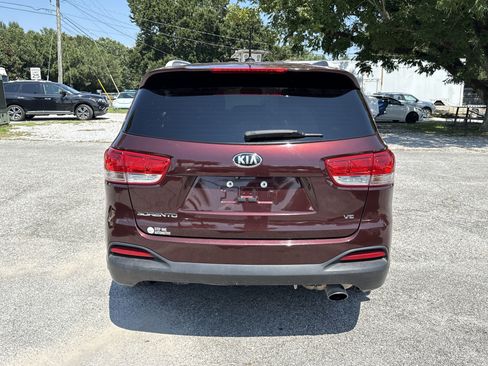 Used 2017 Kia Sorento LX image 4