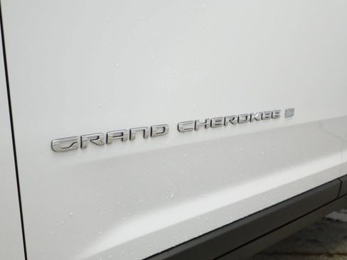 Used 2022 Jeep Grand Cherokee Limited AWD/4WD image 14