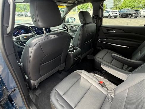 Certified 2025 Chevrolet Traverse LT FWD image 14
