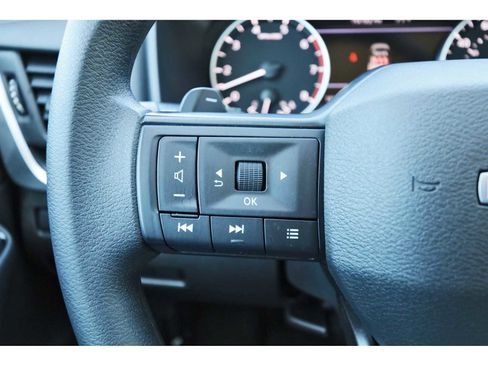 Used 2025 Nissan Rogue S image 15