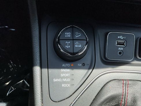 Used 2022 Jeep Cherokee Trailhawk w/ Sound & Nav Group AWD/4WD image 20