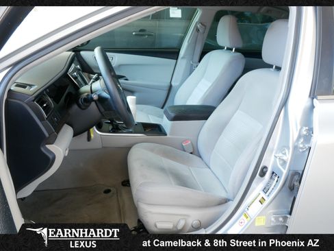Used 2015 Toyota Camry LE FWD image 2