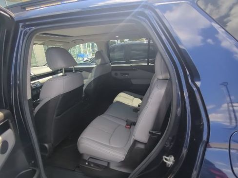 Used 2025 Honda Pilot Touring image 5