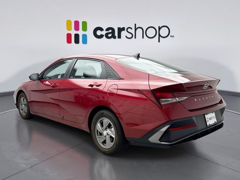 Used 2024 Hyundai Elantra SE FWD image 3