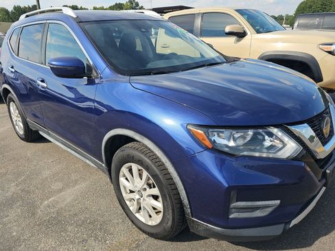 Used 2019 Nissan Rogue SV FWD image 2