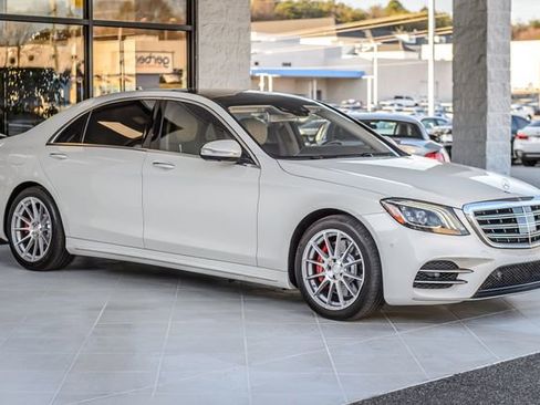 Used 2018 Mercedes-Benz S 560 Sedan image 4