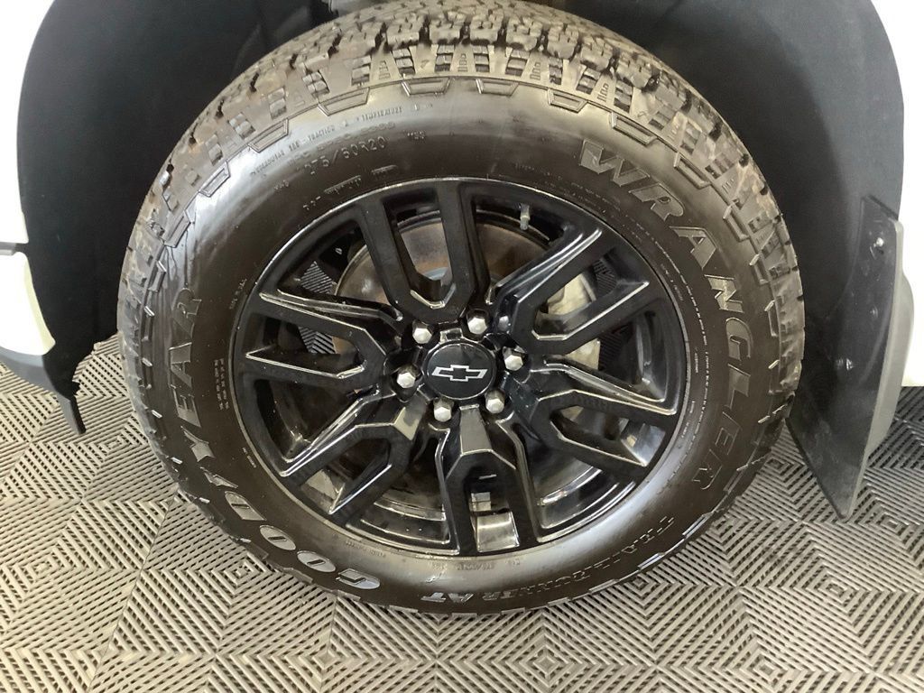 Used 2021 Chevrolet Silverado 1500 RST w/ Rally Edition AWD/4WD image 3