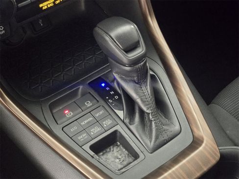 Used 2020 Toyota RAV4 LE image 63