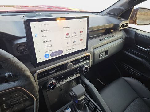 Used 2025 Toyota Tacoma Limited image 19