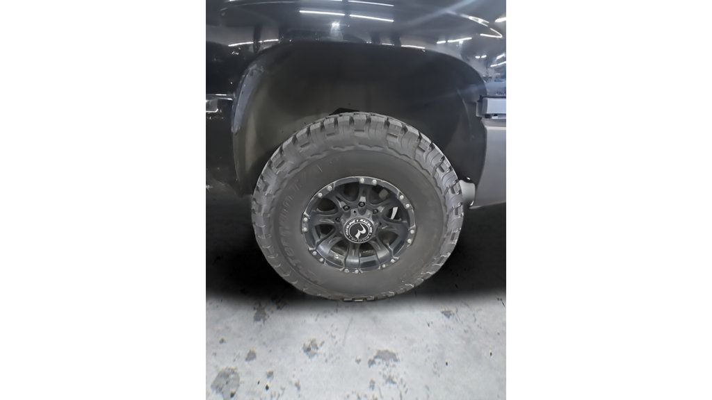 Used 2004 GMC Sierra 2500 SLT w/ Heavy-Duty Power Package AWD/4WD image 18