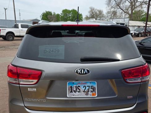 Used 2017 Kia Sorento AWD image 6
