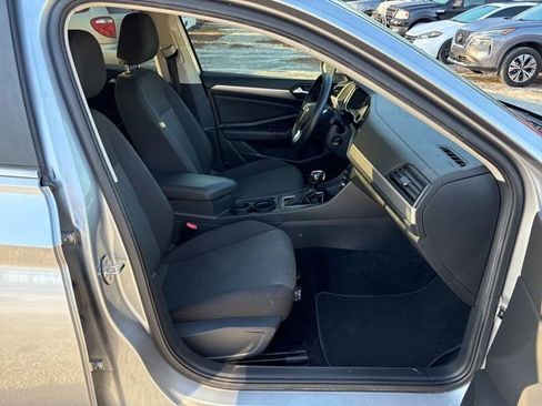 Used 2020 Volkswagen Jetta S w/ Driver Assistance Package image 9