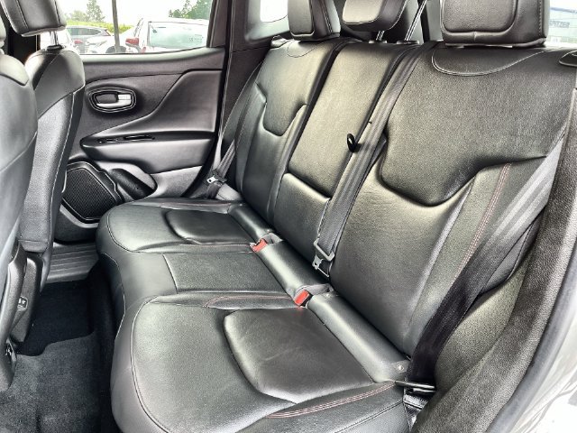 Used 2021 Jeep Renegade Trailhawk AWD/4WD image 27