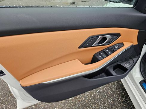 Used 2025 BMW 330i xDrive Sedan w/ Premium Package image 19