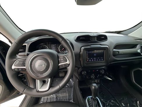 Used 2020 Jeep Renegade Latitude w/ Popular Equipment Group FWD image 28