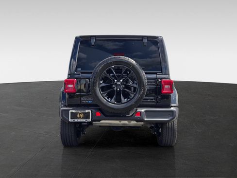 Used 2025 Jeep Wrangler Unlimited Sahara w/ Safety Group AWD/4WD image 6