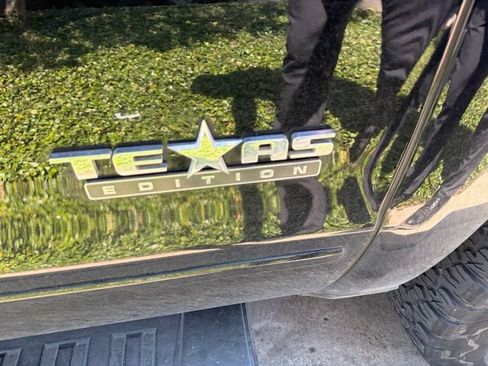 Used 2018 Chevrolet Silverado 1500 LT w/ Texas Edition RWD image 9