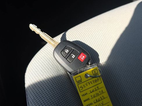 Used 2024 Toyota Corolla Cross L FWD image 24