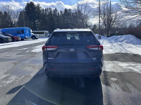 Used 2021 Toyota RAV4 XLE image 4