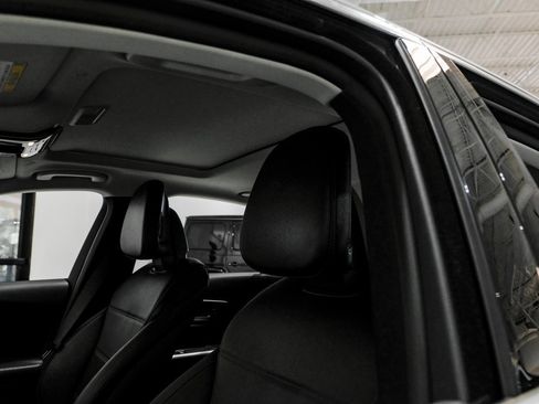 Used 2022 Mercedes-Benz C 300 Sedan image 8