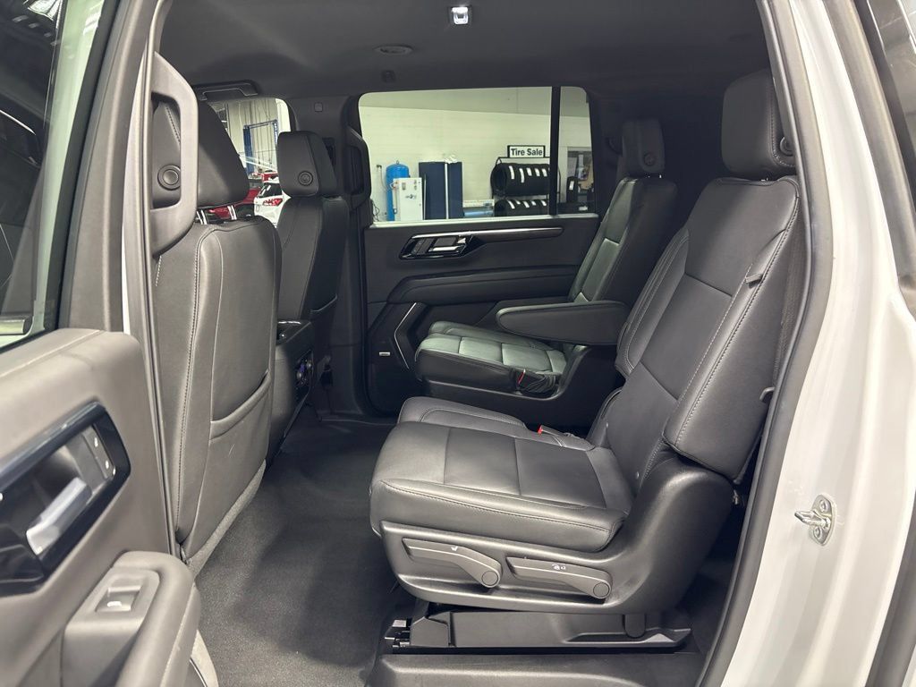 Used 2026 Chevrolet Suburban LT w/ Comfort Package AWD/4WD image 48