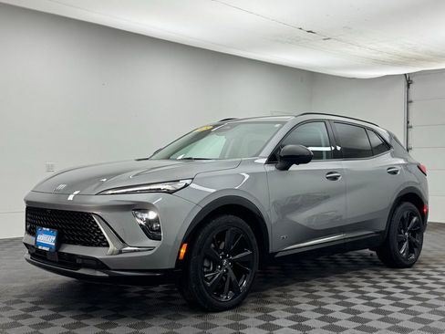 Used 2025 Buick Envision Sport Touring image 2