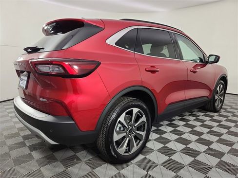 Used 2023 Ford Escape Platinum image 4