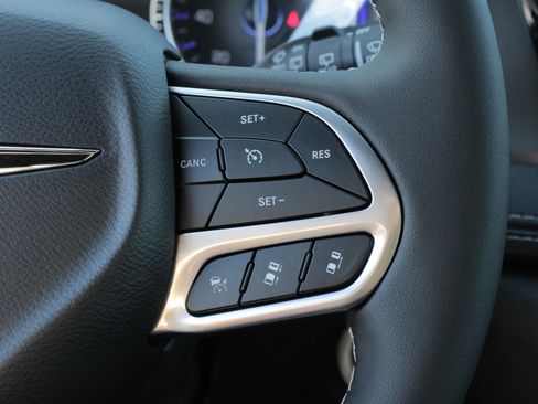 New 2026 Chrysler Pacifica Select image 10