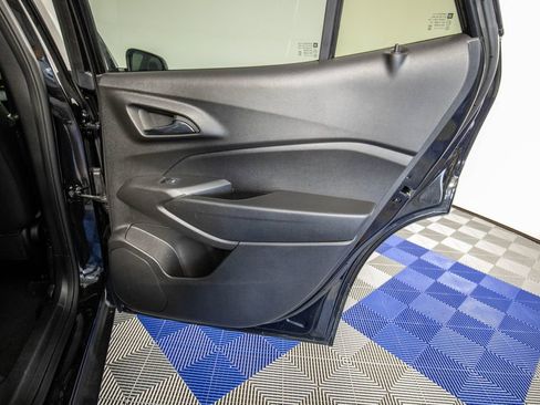 Used 2025 Chevrolet Trax LT FWD image 15