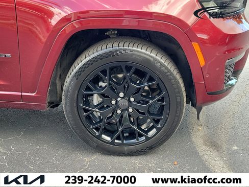 Used 2023 Jeep Grand Cherokee L Summit w/ Advanced Protech Group IV AWD/4WD image 7