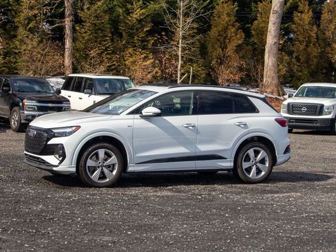 Used 2024 Audi Q4 e-tron Premium image 3