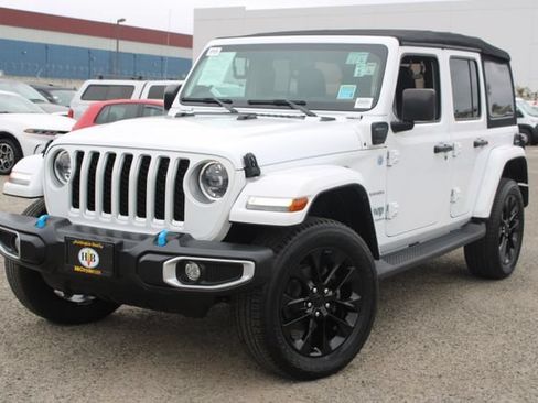 Used 2023 Jeep Wrangler Unlimited Sahara w/ Cold Weather Group AWD/4WD image 9