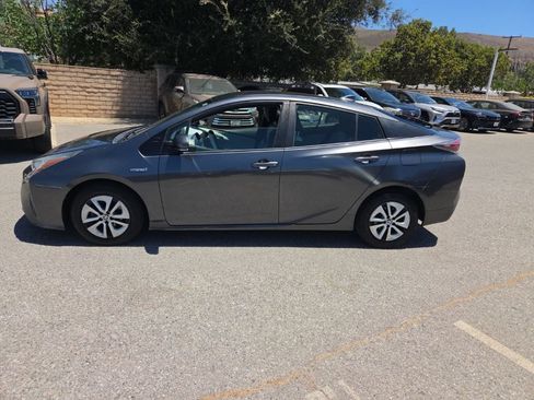 Used 2016 Toyota Prius Three FWD image 2