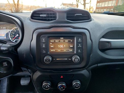 Used 2019 Jeep Renegade Sport image 17