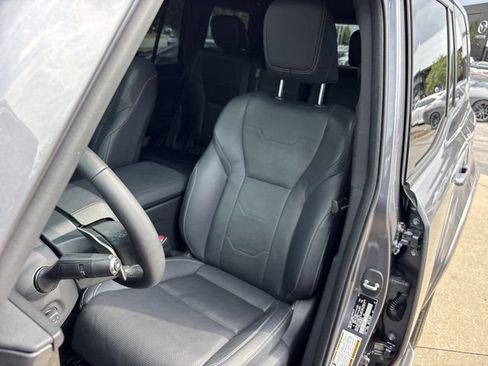 Used 2024 Lexus GX 550 w/ Accessory Package (Z1) AWD/4WD image 24