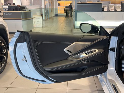 Used 2024 Chevrolet Corvette Stingray Premium Conv RWD image 10