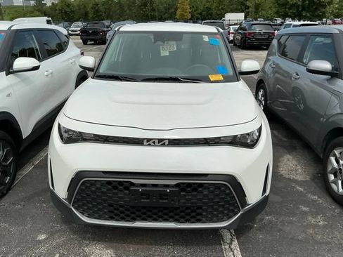 Used 2025 Kia Soul LX FWD image 4
