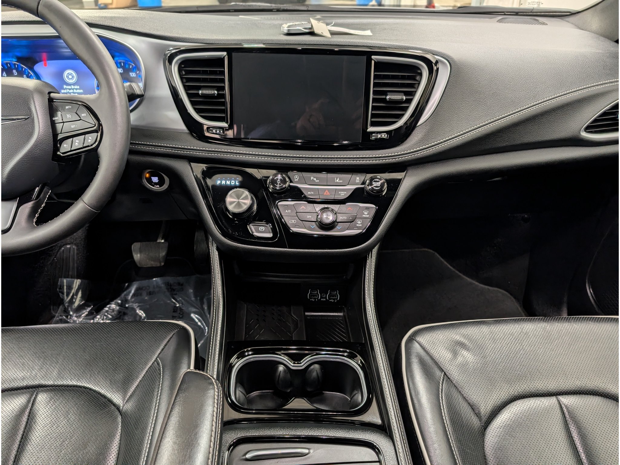 Used 2025 Chrysler Pacifica Limited FWD image 14