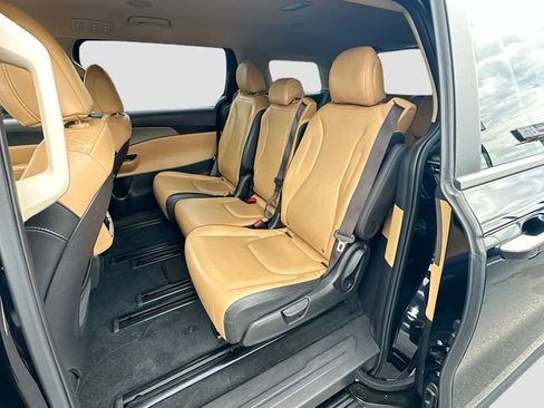 Used 2024 Kia Carnival LX FWD image 23