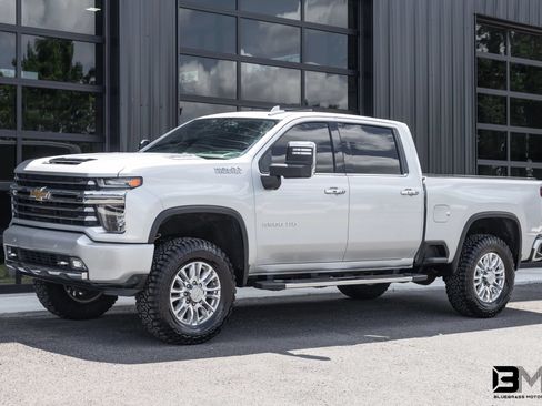 Used 2020 Chevrolet Silverado 2500 High Country AWD/4WD image 2