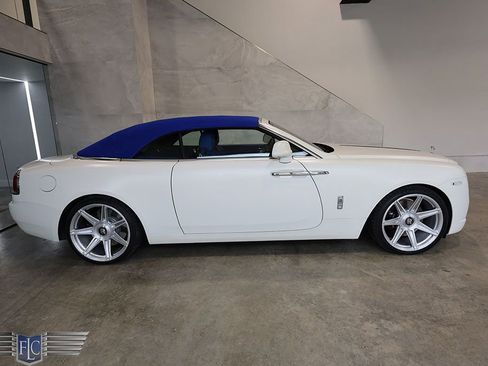 Used 2020 Rolls-Royce Dawn image 15