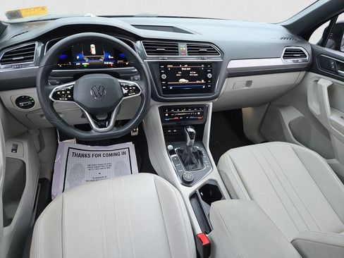 Used 2022 Volkswagen Tiguan SE R-Line image 17