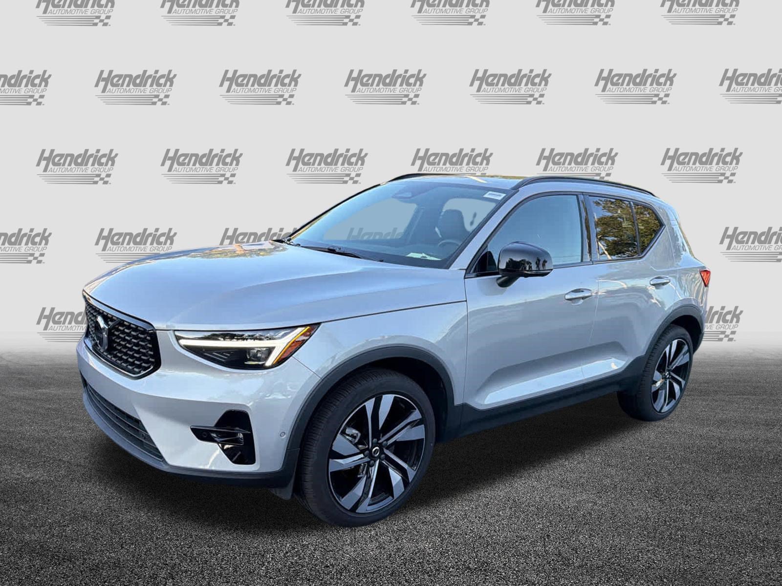 Used 2025 Volvo XC40 B5 Ultra AWD/4WD image 7