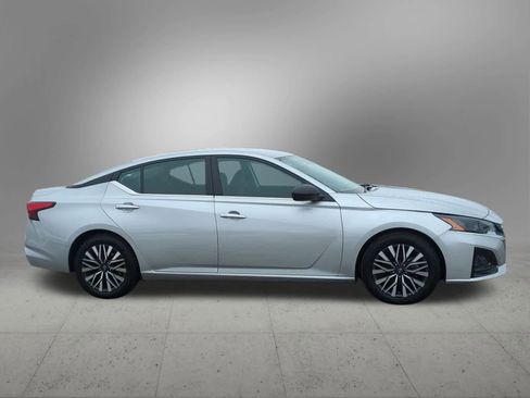 Used 2024 Nissan Altima 2.5 SV image 7