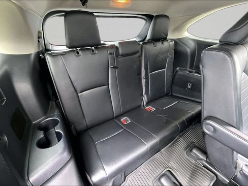 Used 2021 Toyota Highlander XLE AWD/4WD image 27