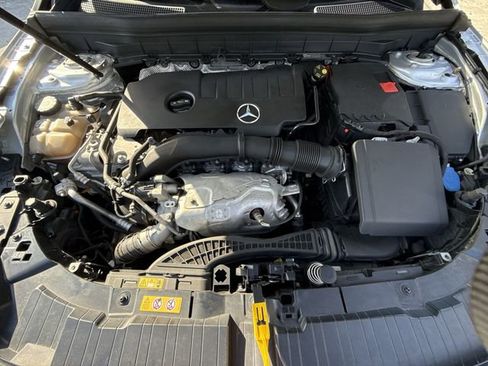 Used 2020 Mercedes-Benz GLB 250 image 26