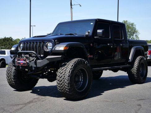 Used 2023 Jeep Gladiator Mojave w/ Cold Weather Group AWD/4WD image 6