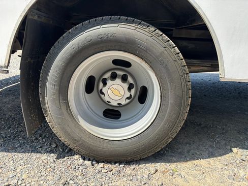 Used 2016 Chevrolet Express 3500 RWD image 7